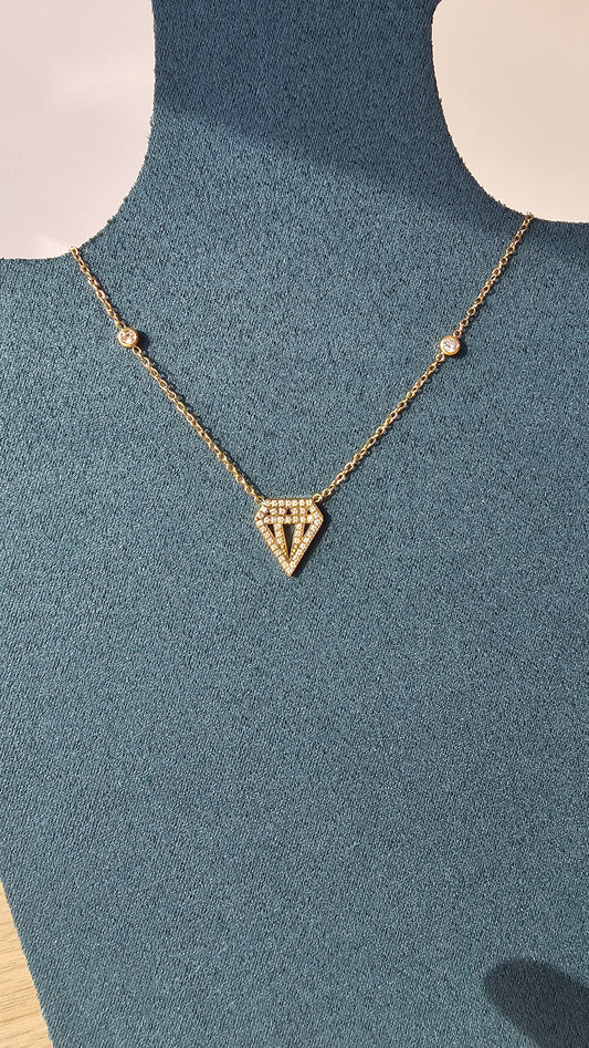 Bella Aurora – Collier délicat et une présence unique